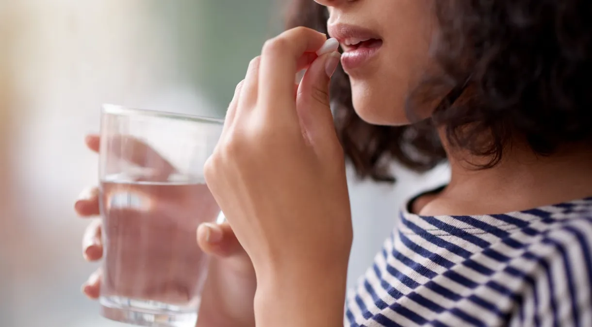 Especialistas avaliam quando é benéfico tomar suplementos de enzimas digestivas Tassii/GettyImages