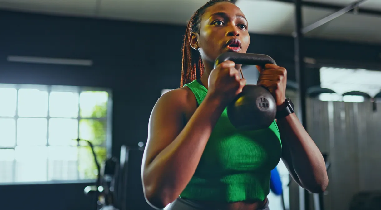 Para ganhar massa muscular, é preciso evoluir na musculação e ter uma dieta equilibrada LaylaBird/GettyImages